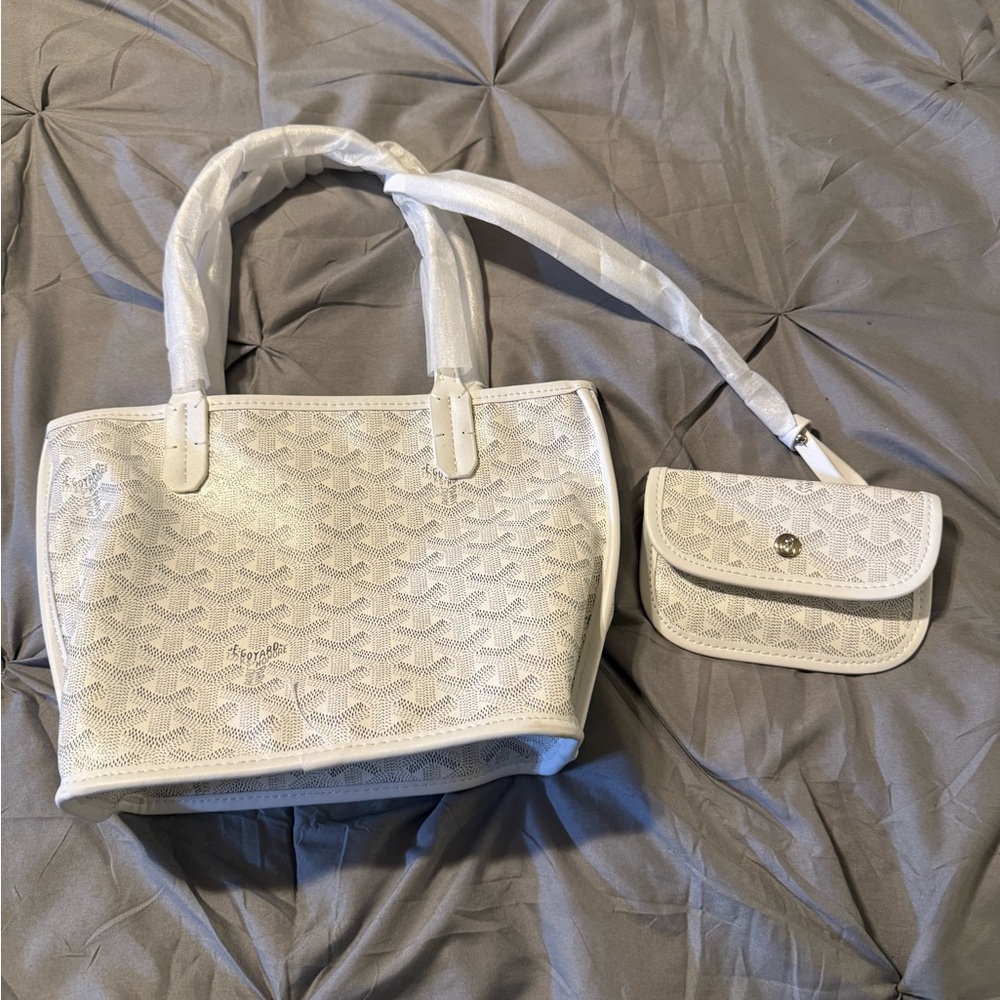 Elegant White Tote and Pouch Set